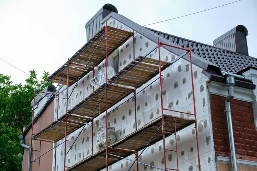 Ravalement de façade d'une maison.