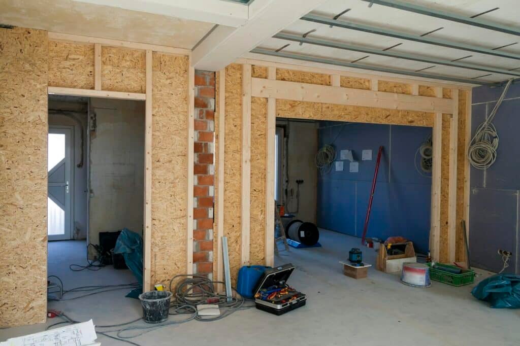 Intérieur d'une maison en construction.